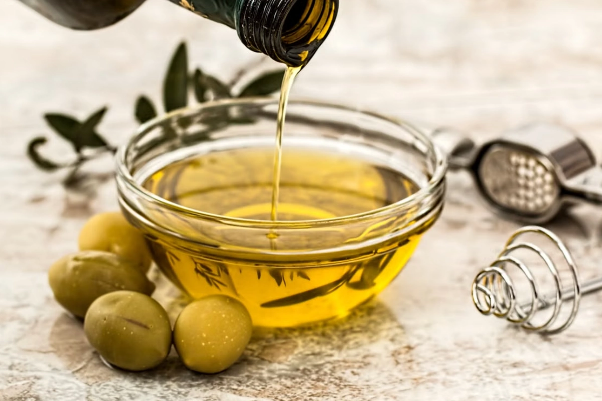 Edible oil refining using activated carbon